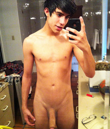 Mirror Selfies 15 584e2d8f7a6d5.jpg