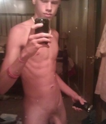 Mirror Selfies 16 584f1bae22697.jpg