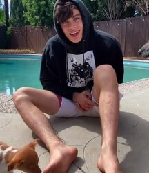 HAYES GRIER (Youtuber, TikTok) feet shirtless boxers bulge 5f3ebf7a4004f.jpg