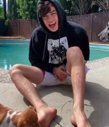 HAYES GRIER (Youtuber, TikTok) feet shirtless boxers bulge 5f3ebf7b9f563.jpg