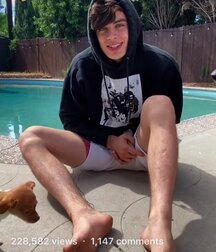 HAYES GRIER (Youtuber, TikTok) feet shirtless boxers bulge 5f3ebf7e5f4d4.jpg