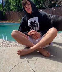 HAYES GRIER (Youtuber, TikTok) feet shirtless boxers bulge 5f3ebf801eb7a.jpg