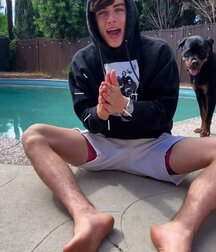 HAYES GRIER (Youtuber, TikTok) feet shirtless boxers bulge 5f3ebf83b1191.jpg