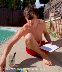 HAYES GRIER (Youtuber, TikTok) feet shirtless boxers bulge 5f3ebf9388a9d.jpg