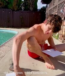 HAYES GRIER (Youtuber, TikTok) feet shirtless boxers bulge 5f3ebf97352f0.jpg