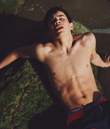 HAYES GRIER (Youtuber, TikTok) feet shirtless boxers bulge 5f3ebf9eaf054.jpg