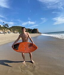 HAYES GRIER (Youtuber, TikTok) feet shirtless boxers bulge 5f3ebfac6886f.jpg