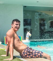 HAYES GRIER (Youtuber, TikTok) feet shirtless boxers bulge 5f3ebfb701a3e.jpg
