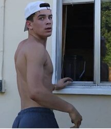 HAYES GRIER (Youtuber, TikTok) feet shirtless boxers bulge 5f3ebfbf3d717.jpg