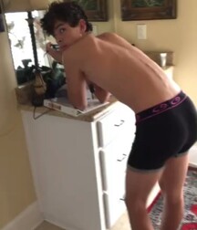 HAYES GRIER (Youtuber, TikTok) feet shirtless boxers bulge 5f3ebfc0b46aa.jpg