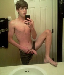 Mirror Selfies Gay Tube 608e30026fa66.jpg