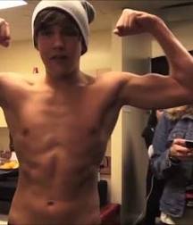 Mahone shirtless 593411ef10326.jpg