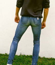 Skinny Jeans 5dd449221a29d.jpg