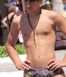 Bulges and buns 5de6a06d115d6.jpg