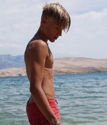 Beach Selfie Shirtless Gay Boys and Boy Bulges 62b604c8329c7.jpg