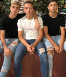 Tight Jeans 3 5a4d7410c7ad9.png