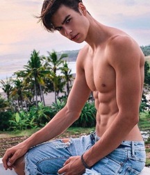 Tight Jeans 1 5a4f3d141a81a.jpg