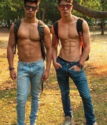 Tight Jeans 1 5a4f3d1601987.jpg