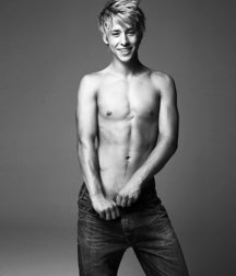 Shirtless Boys 1 5a5cda0940b8c.jpg