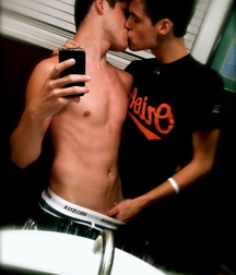 Boys Kissing 1 5a629740ec0f1.jpg