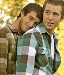 Boys Kissing 1 5a629742e281c.jpg