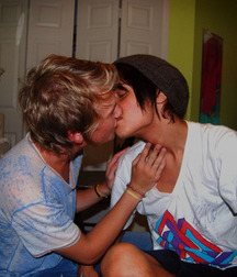 Boys Kissing 1 5a62974cf2ebf.jpg