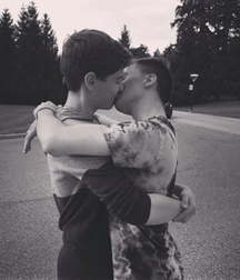 Gay Love 5b7843995a130.jpg