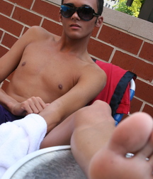 Boy's Feet & Toes 5a506b6687575.jpg