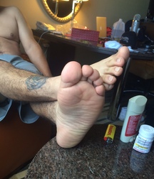 Sexy Boy Feet 5eb8389e05531.jpg