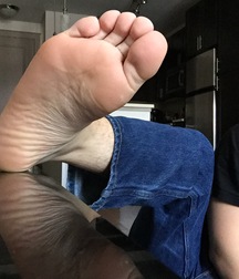 Sexy Boy Feet 5eb838c3cfb6d.jpg