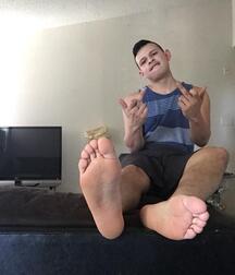 Sexy Boy Feet 5eb838c532916.jpeg