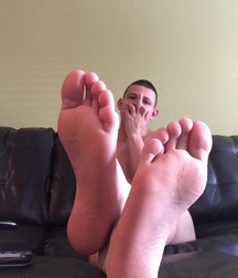 Sexy Boy Feet 5eb838d90f95d.jpg