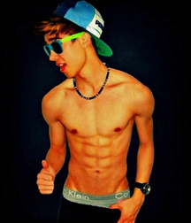young n hot 59a8129b8e257.jpg