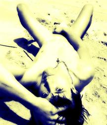 simply hot  59d4d49545d80.jpg