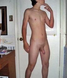 Pretty and naked boys 5d38f692d611c.jpg