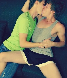 Young Love 587d5232bfbac.jpg