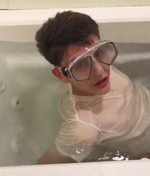 Guy in the bath 5819b4299cae5.jpg