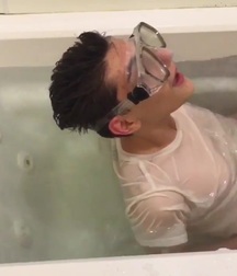 Guy in the bath 5819b42d029e7.jpg