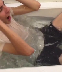 Guy in the bath 5819b43252559.jpg