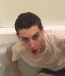 Guy in the bath 5819b43459937.jpg