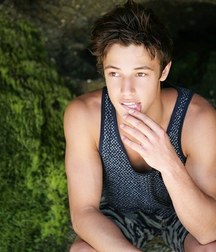 Just some hot guys 598e1db9bb0c1.jpg