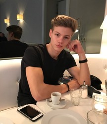 aussie boy 5c35aa5acb04c.jpg