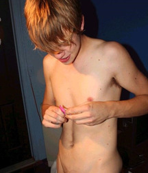 Nude ad more  56f8e20d042db.jpg