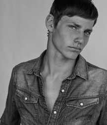 Uploaded by:GayBoytubes 5ae4aa4002029.jpg