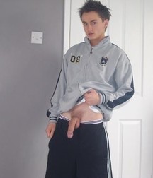 if a Boy is alone 57da50415e407.jpg