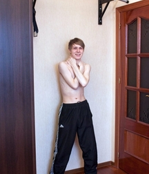 young male poses 59c9c5fd2ce6f.jpg