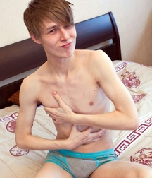 young male poses 59c9c60adce40.jpg