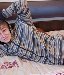 young male poses 59c9c6125de22.jpg