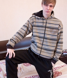 young male poses 59c9c6185319d.jpg