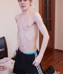 young male poses 59c9c627cd451.jpg